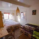 Jurassic Surf House Anza