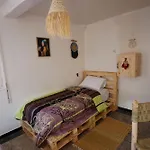 Jurassic Surf House Anza